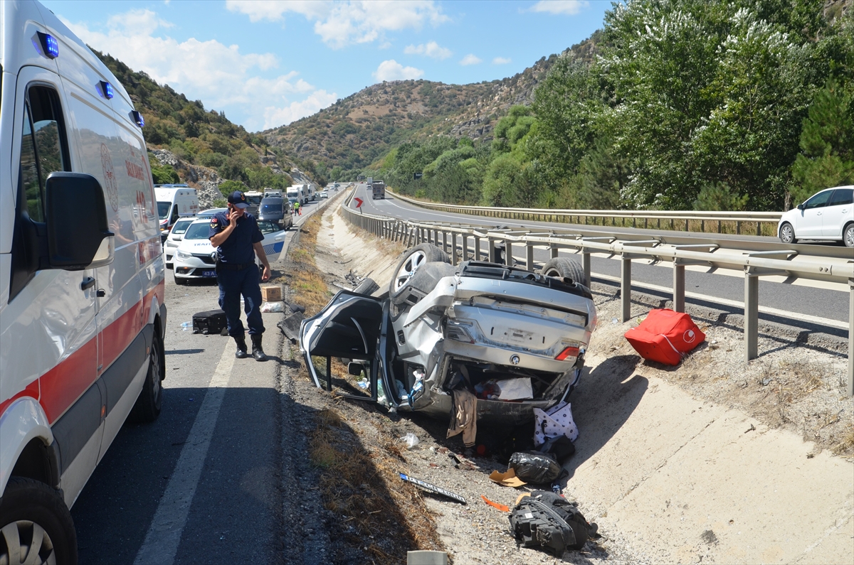 Kütahya'da içlerinde Gurbetçi Aileninde Bulunduğu Trafik Kazası