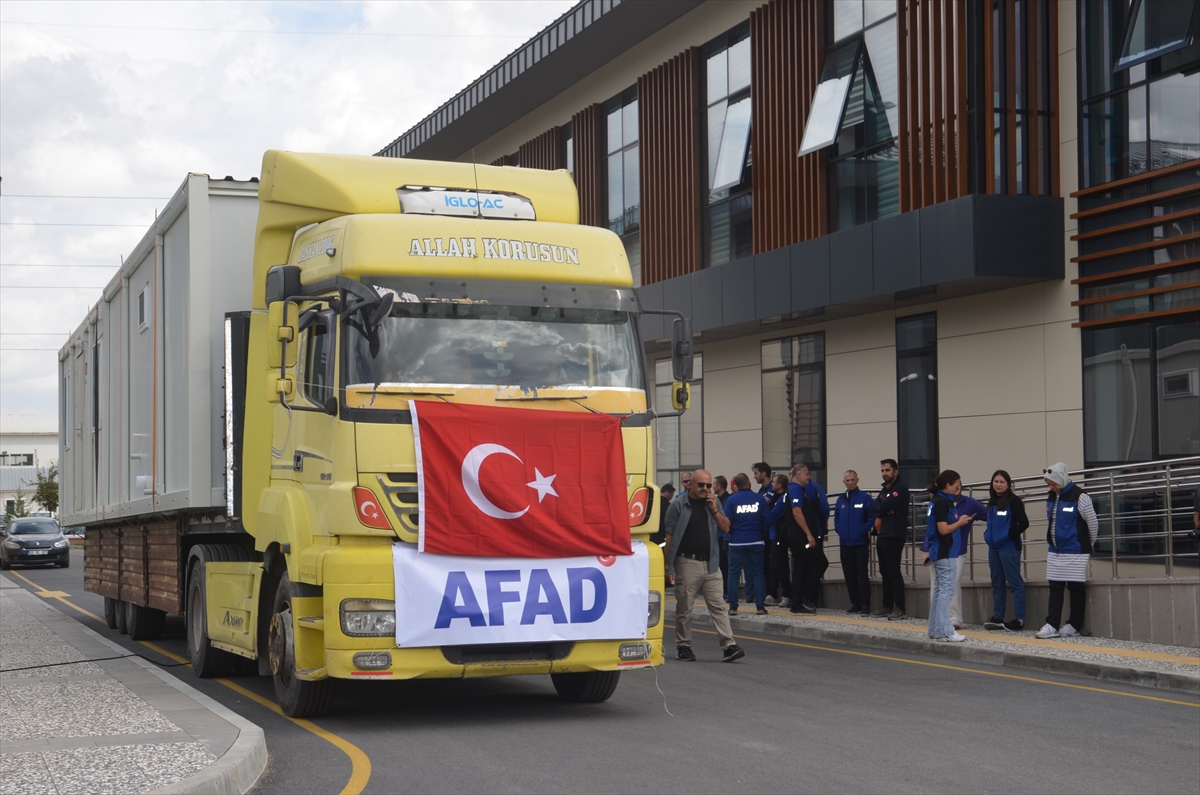 Kütahya Bosna Hersek'e 60 konteyner gönderdi