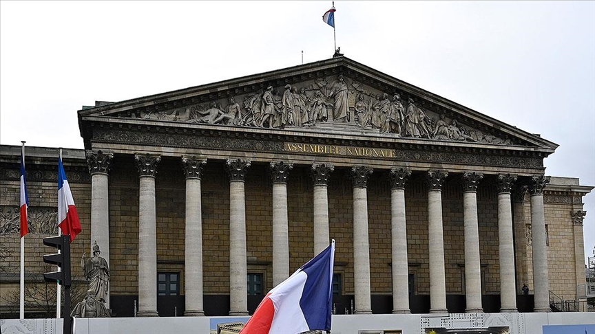 Fransa'da  muhalif milletvekiline men cezası