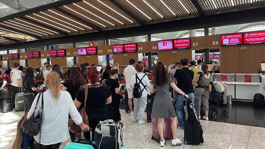 İstanbul'daki havalimanlarında Kurban Bayramı yoğunluğu