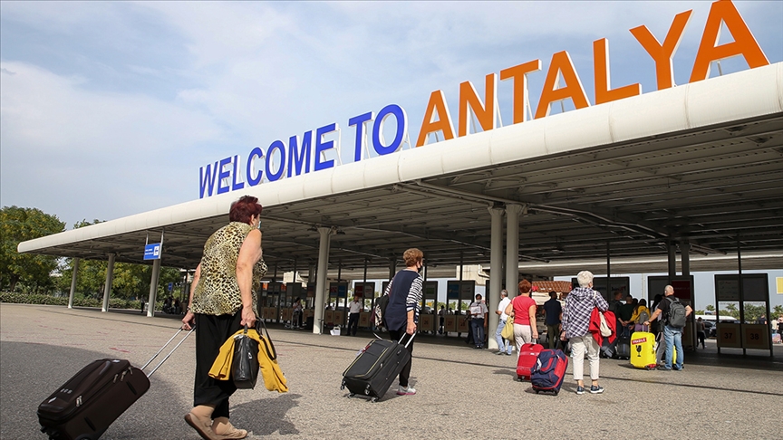 Antalya 4 milyona yakın ziyaretçiyle rekor kırdı